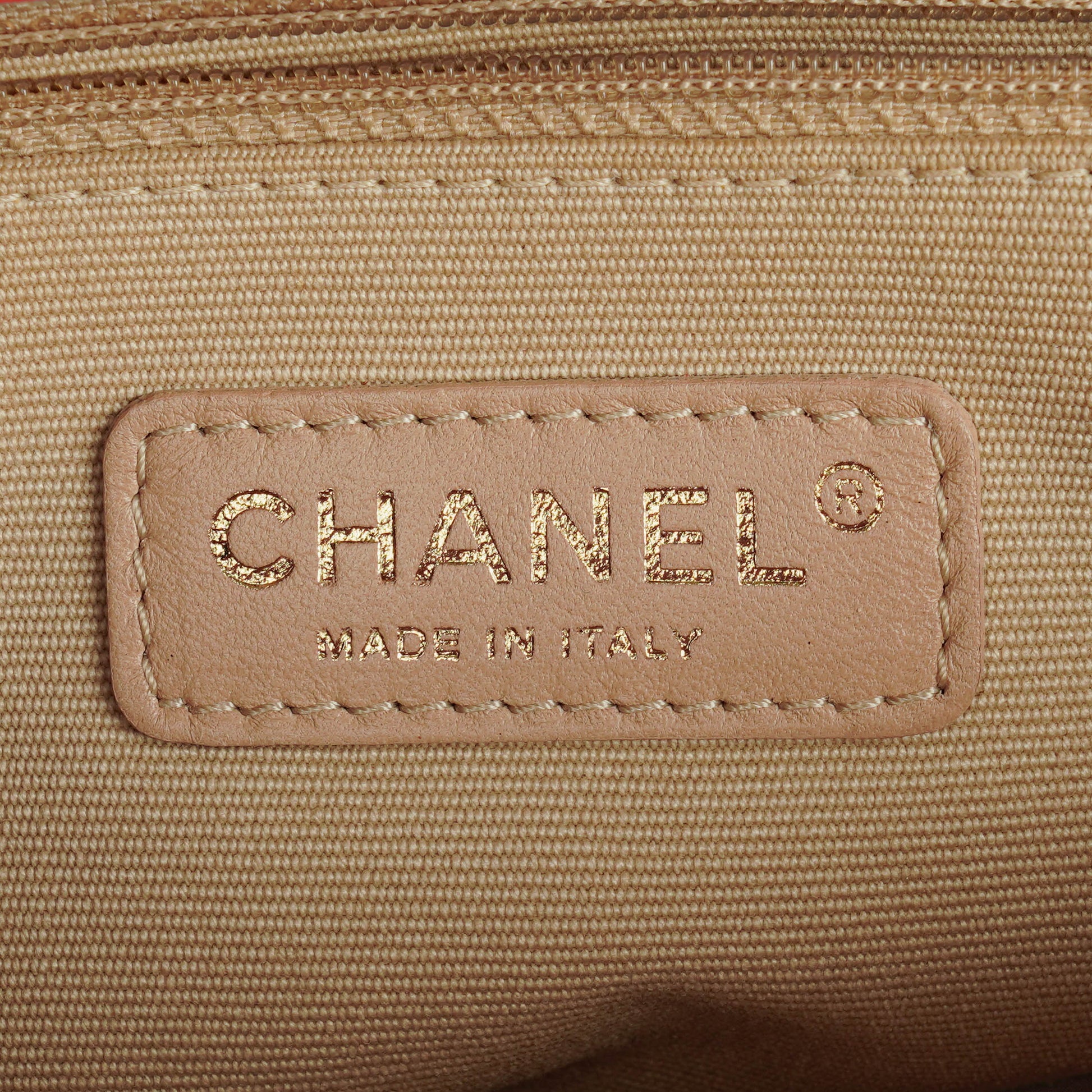Chanel Reissue Tote Bag aus glänzendem Crackled-Kalbsleder
