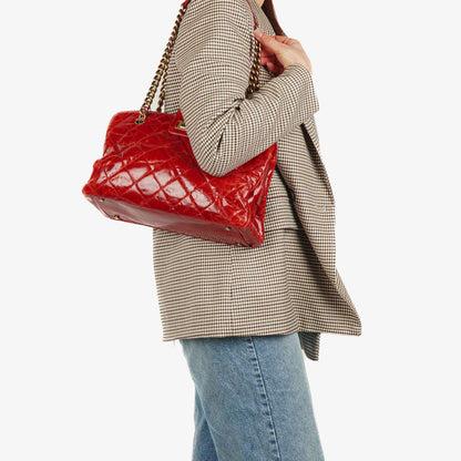 Chanel Reissue Tote Bag aus glänzendem Crackled-Kalbsleder