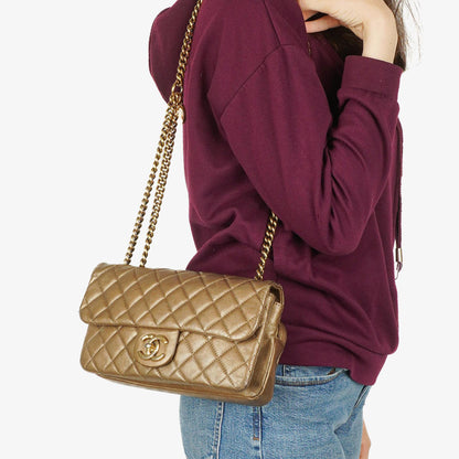 Chanel Medium Crown Single Flap Tasche aus goldenem Kalbsleder