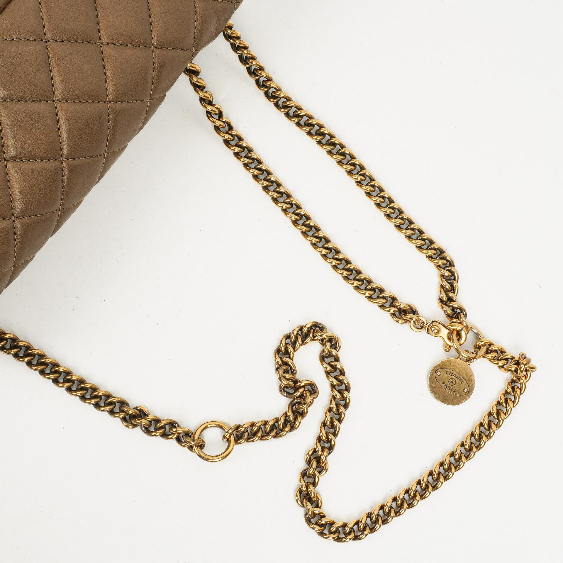 Chanel Medium Crown Single Flap Tasche aus goldenem Kalbsleder