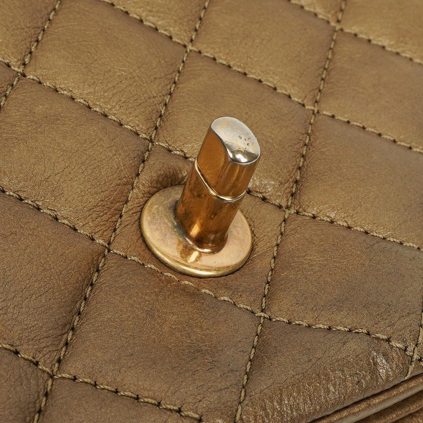 Chanel Medium Crown Single Flap Tasche aus goldenem Kalbsleder