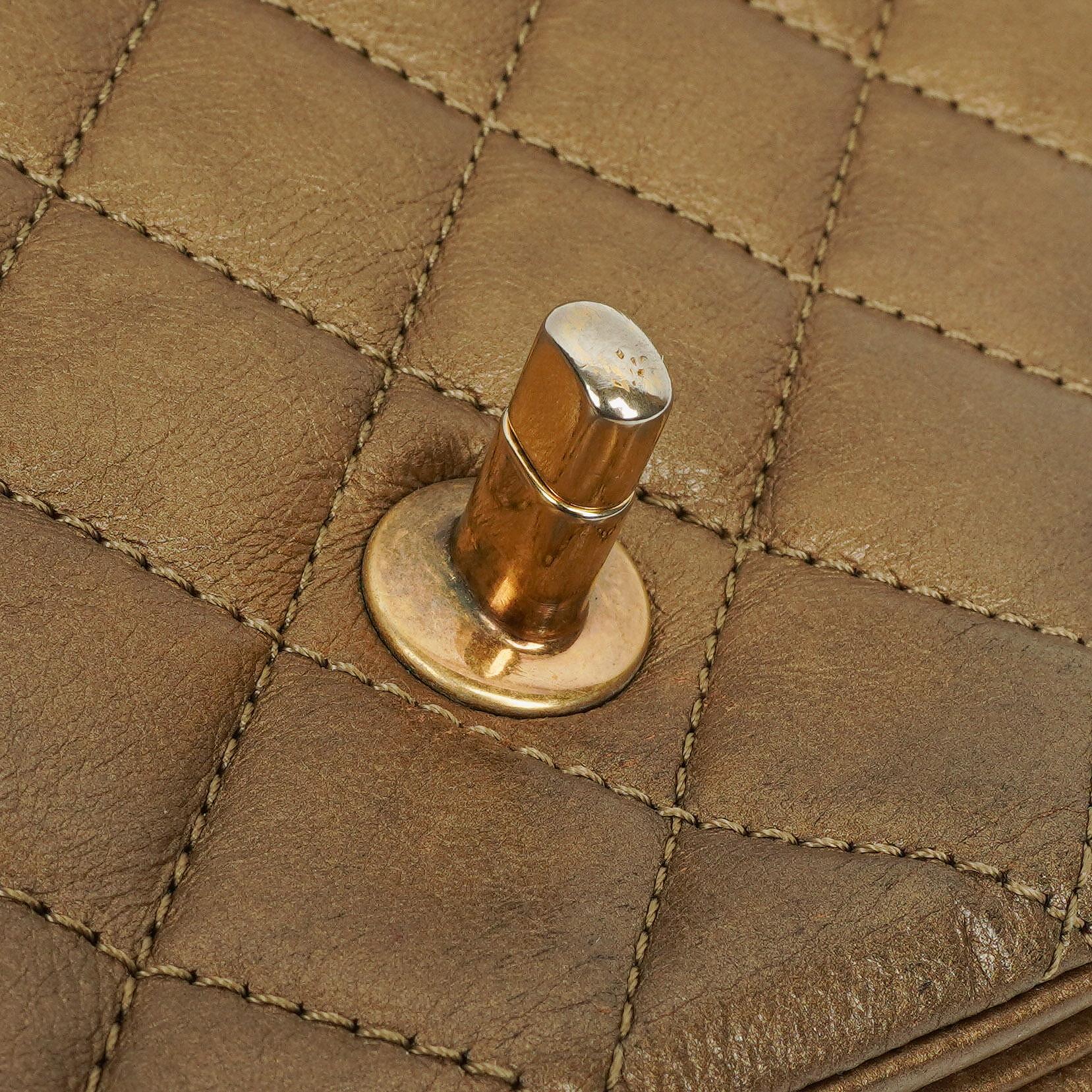 Chanel Medium Crown Single Flap Tasche aus goldenem Kalbsleder