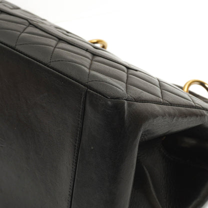 Chanel Große Einkaufstasche Gepolstertes Lammleder Goldfarbene Hardware