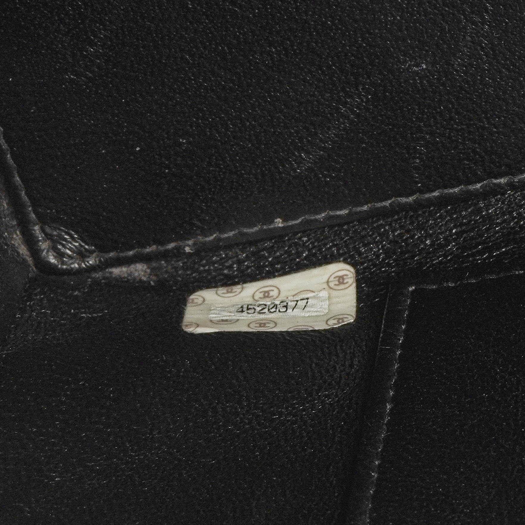 Chanel Große Einkaufstasche Gepolstertes Lammleder Goldfarbene Hardware