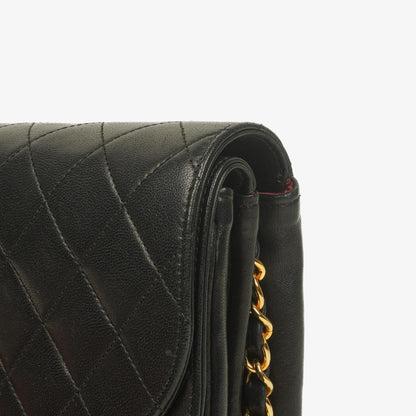 Chanel Half Moon Double Flap Tasche aus schwarzem gestepptem Lammleder mit 24K vergoldeten Beschlägen