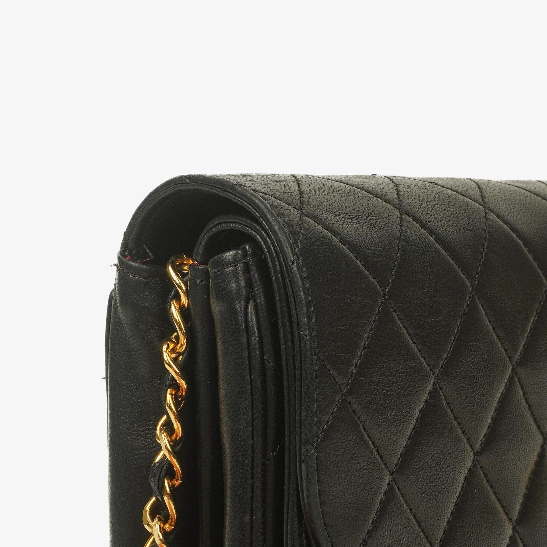 Chanel Half Moon Double Flap Tasche aus schwarzem gestepptem Lammleder mit 24K vergoldeten Beschlägen