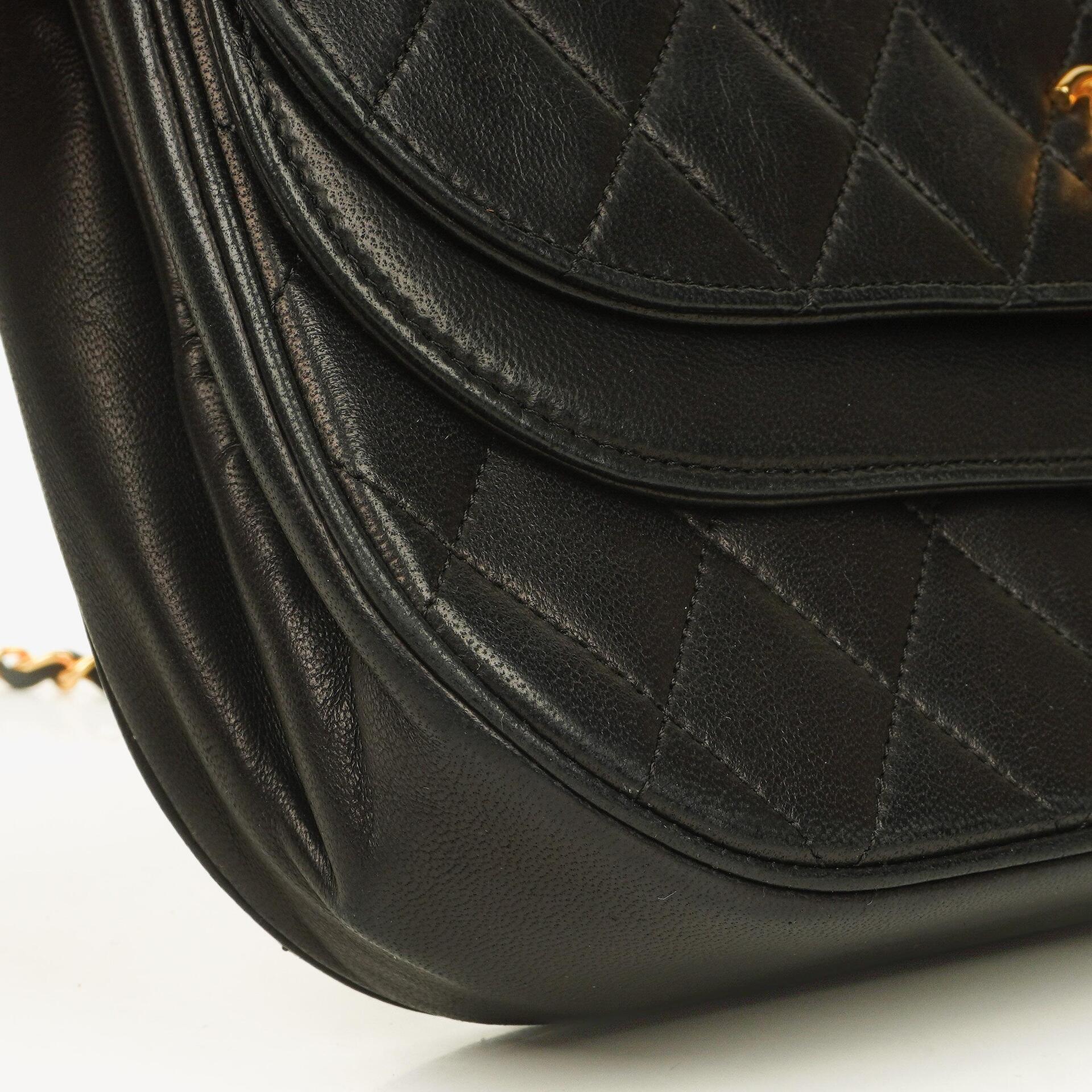 Chanel Half Moon Double Flap Tasche aus schwarzem gestepptem Lammleder mit 24K vergoldeten Beschlägen