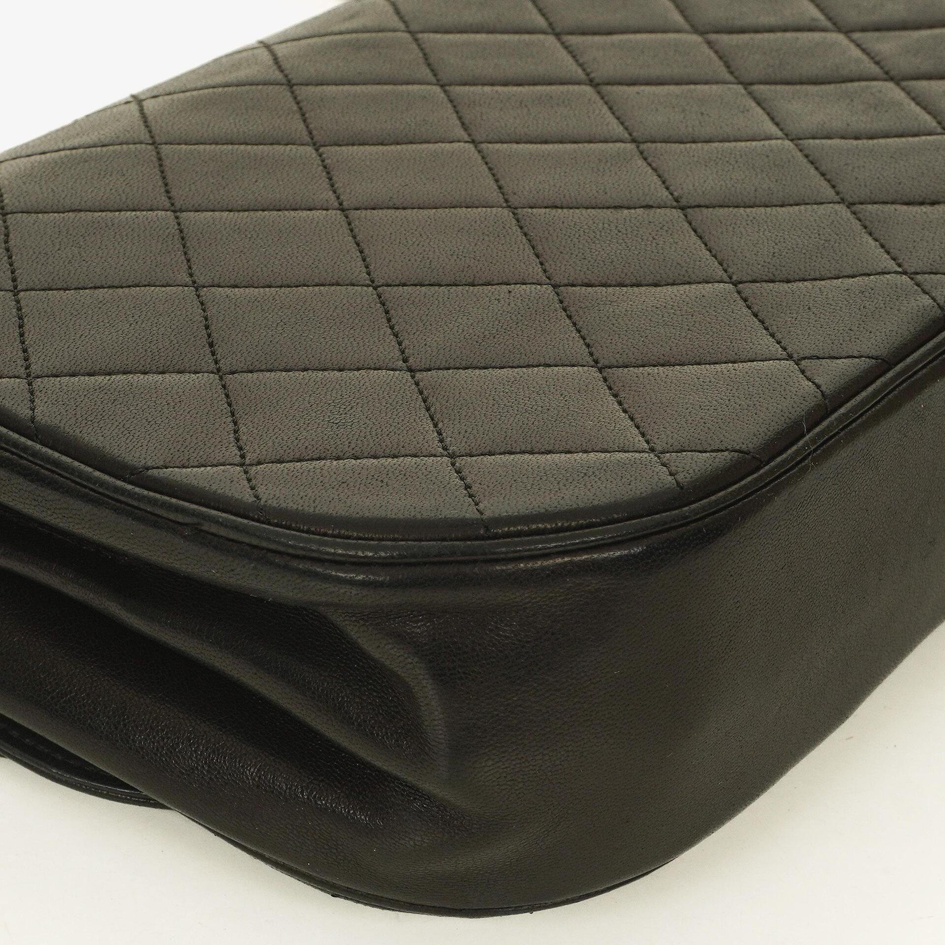 Chanel Half Moon Double Flap Tasche aus schwarzem gestepptem Lammleder mit 24K vergoldeten Beschlägen