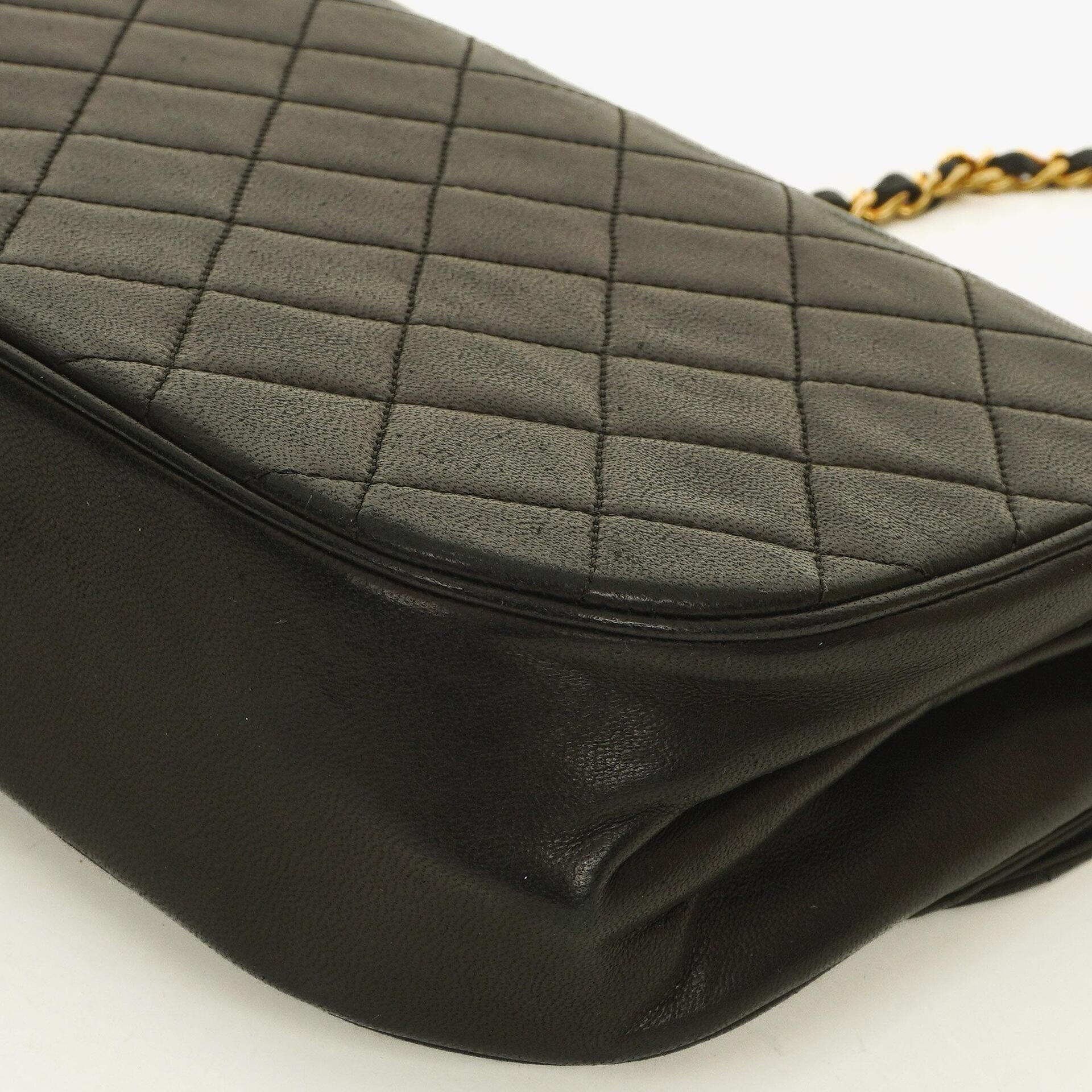 Chanel Half Moon Double Flap Tasche aus schwarzem gestepptem Lammleder mit 24K vergoldeten Beschlägen