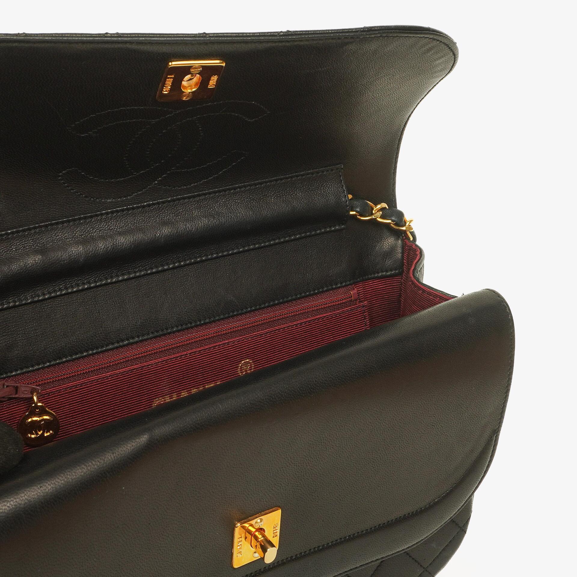 Chanel Half Moon Double Flap Tasche aus schwarzem gestepptem Lammleder mit 24K vergoldeten Beschlägen