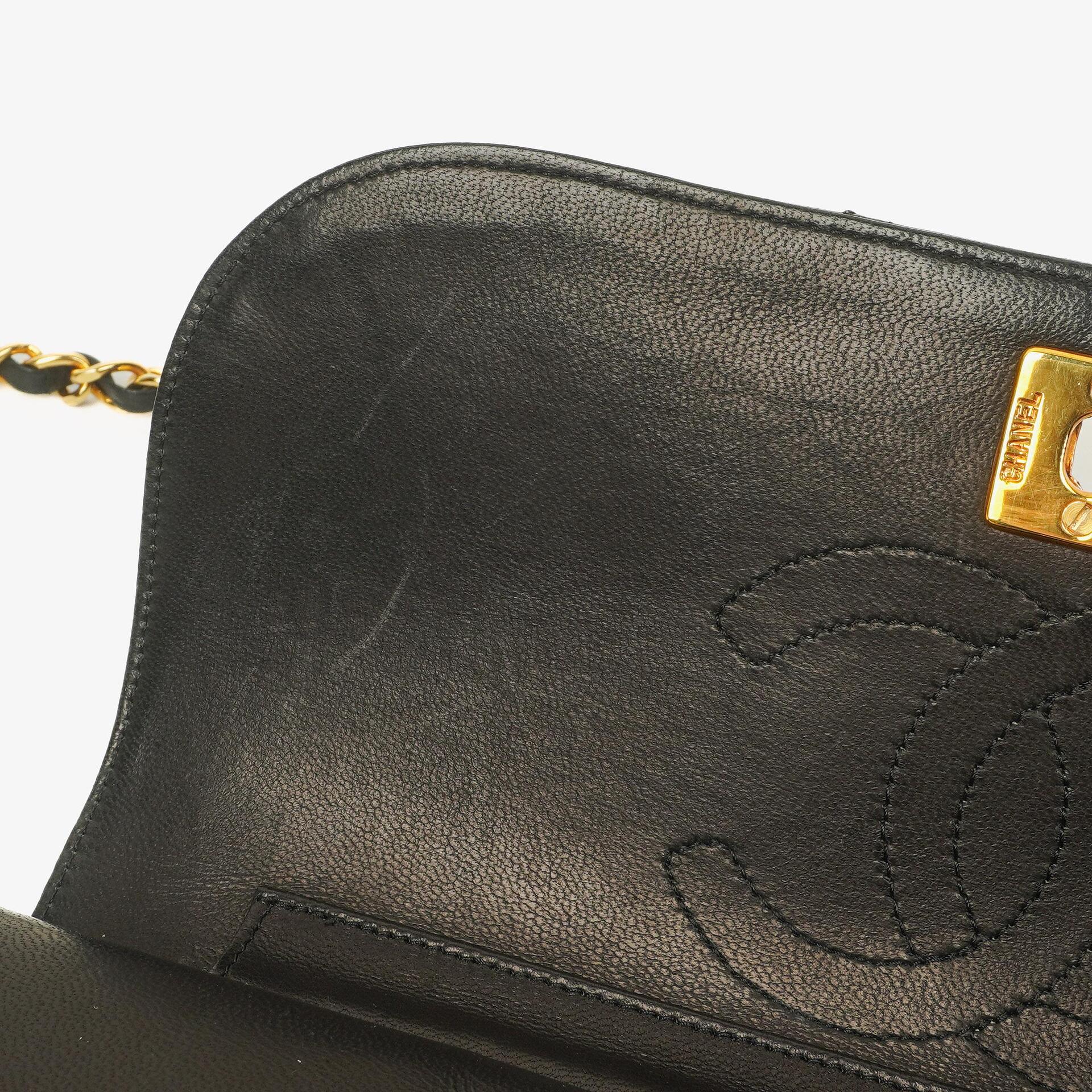 Chanel Half Moon Double Flap Tasche aus schwarzem gestepptem Lammleder mit 24K vergoldeten Beschlägen