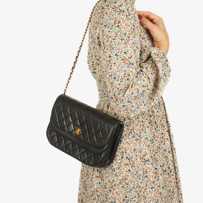 Chanel Half Moon Double Flap Tasche aus schwarzem gestepptem Lammleder mit 24K vergoldeten Beschlägen