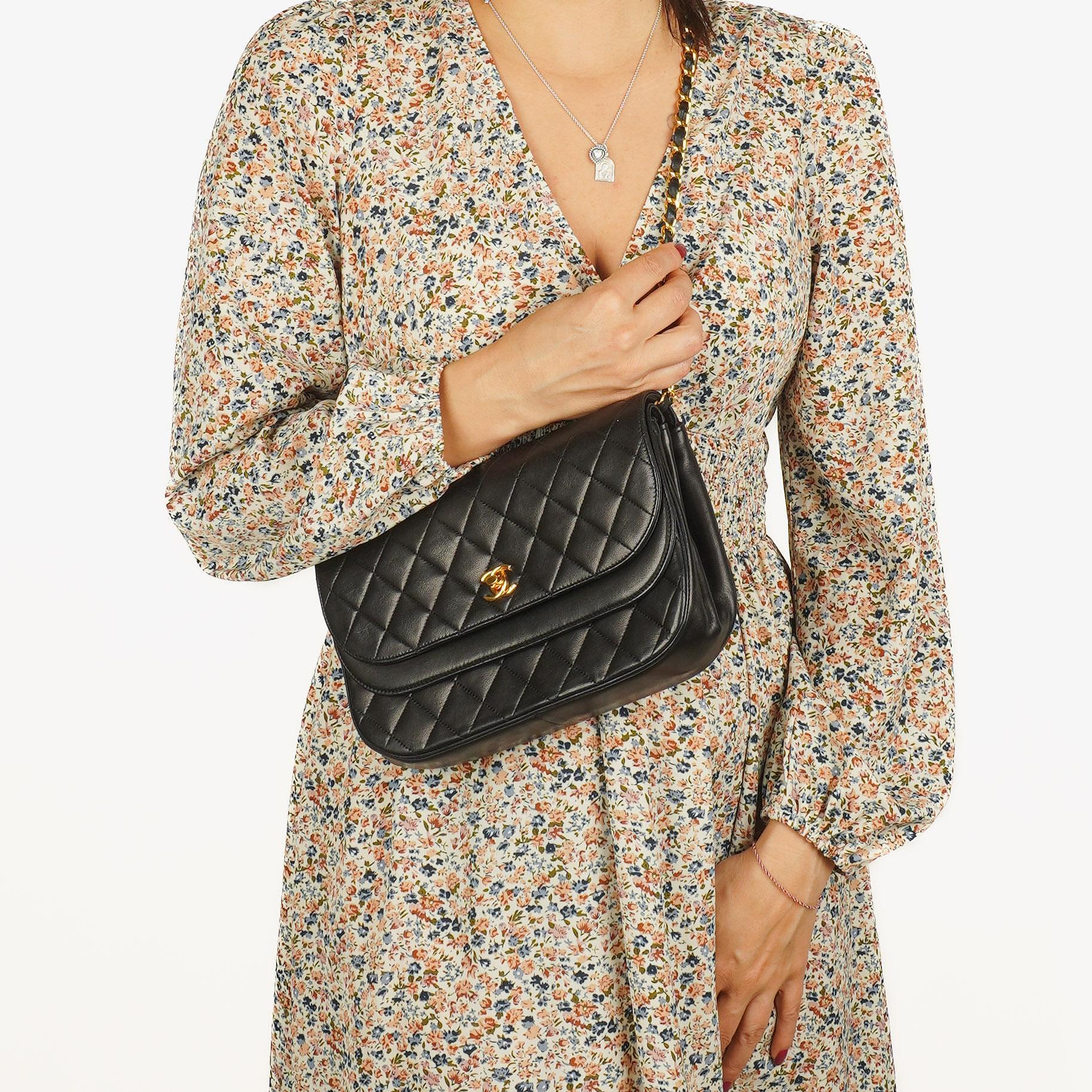 Chanel Half Moon Double Flap Tasche aus schwarzem gestepptem Lammleder mit 24K vergoldeten Beschlägen