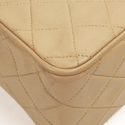 Chanel Halbmond Klappentasche Beige Gepolstertes Lammleder 24K Gold-Hardware