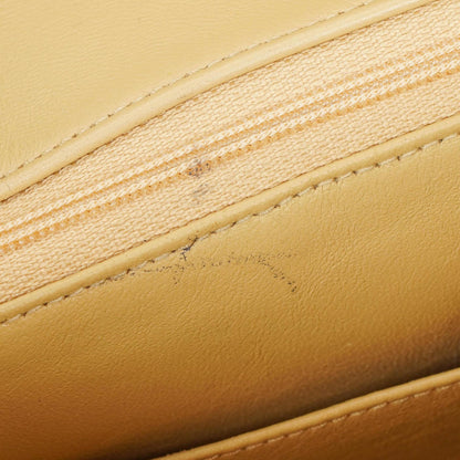 Chanel Halbmond Flap Bag aus beigem gestepptem Lammleder mit 24K vergoldeter Hardware