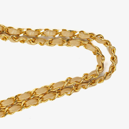 Chanel Halbmond Flap Bag aus beigem gestepptem Lammleder mit 24K vergoldeter Hardware