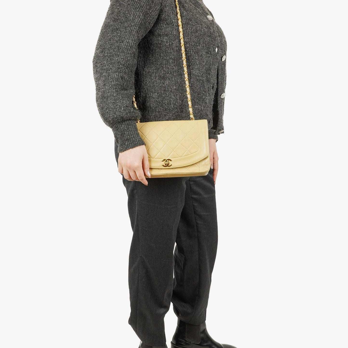 Chanel Half Moon Flap Tasche aus beigem gestepptem Lammleder mit 24K vergoldeten Beschlägen