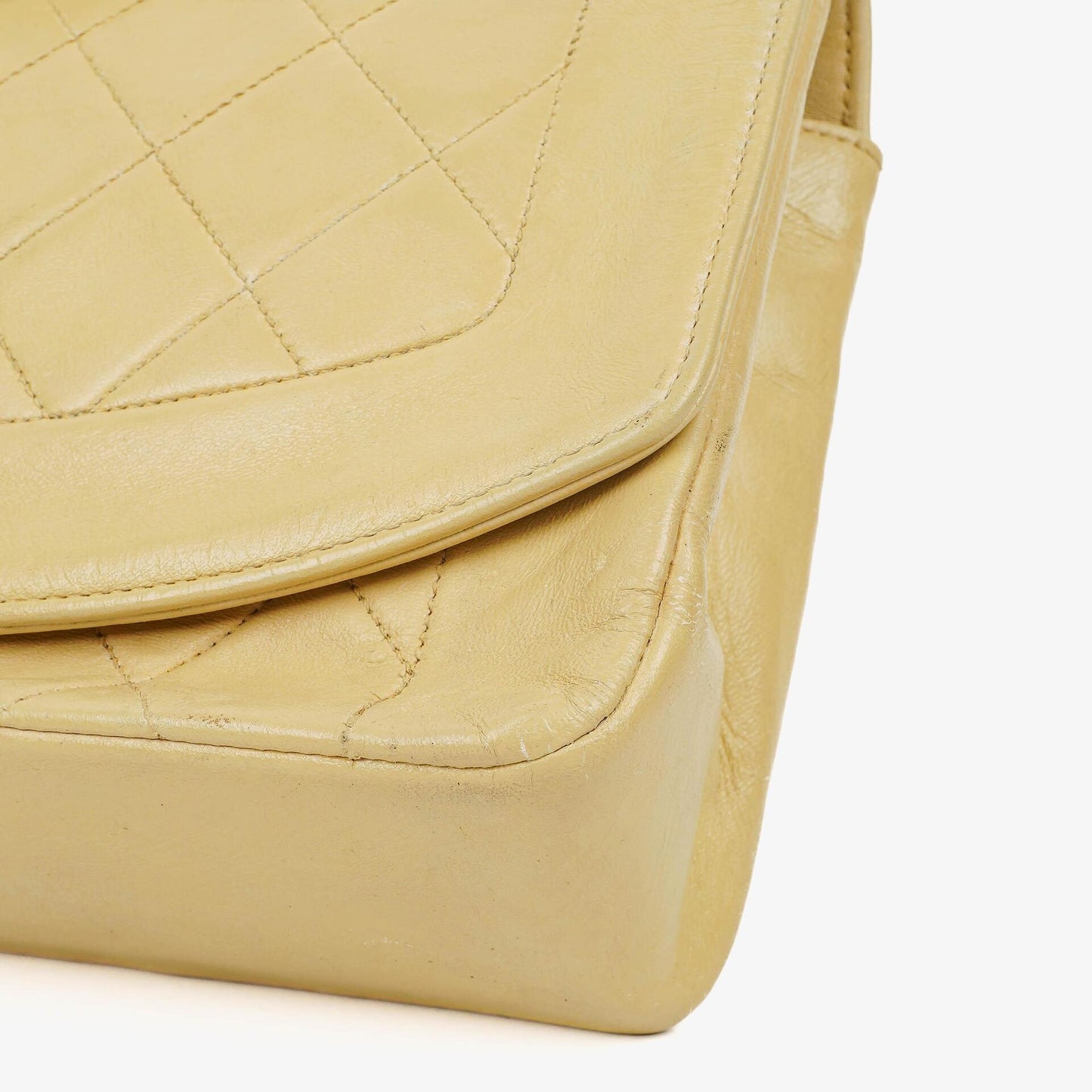 Chanel Half Moon Flap Tasche aus beigem gestepptem Lammleder mit 24K vergoldeten Beschlägen