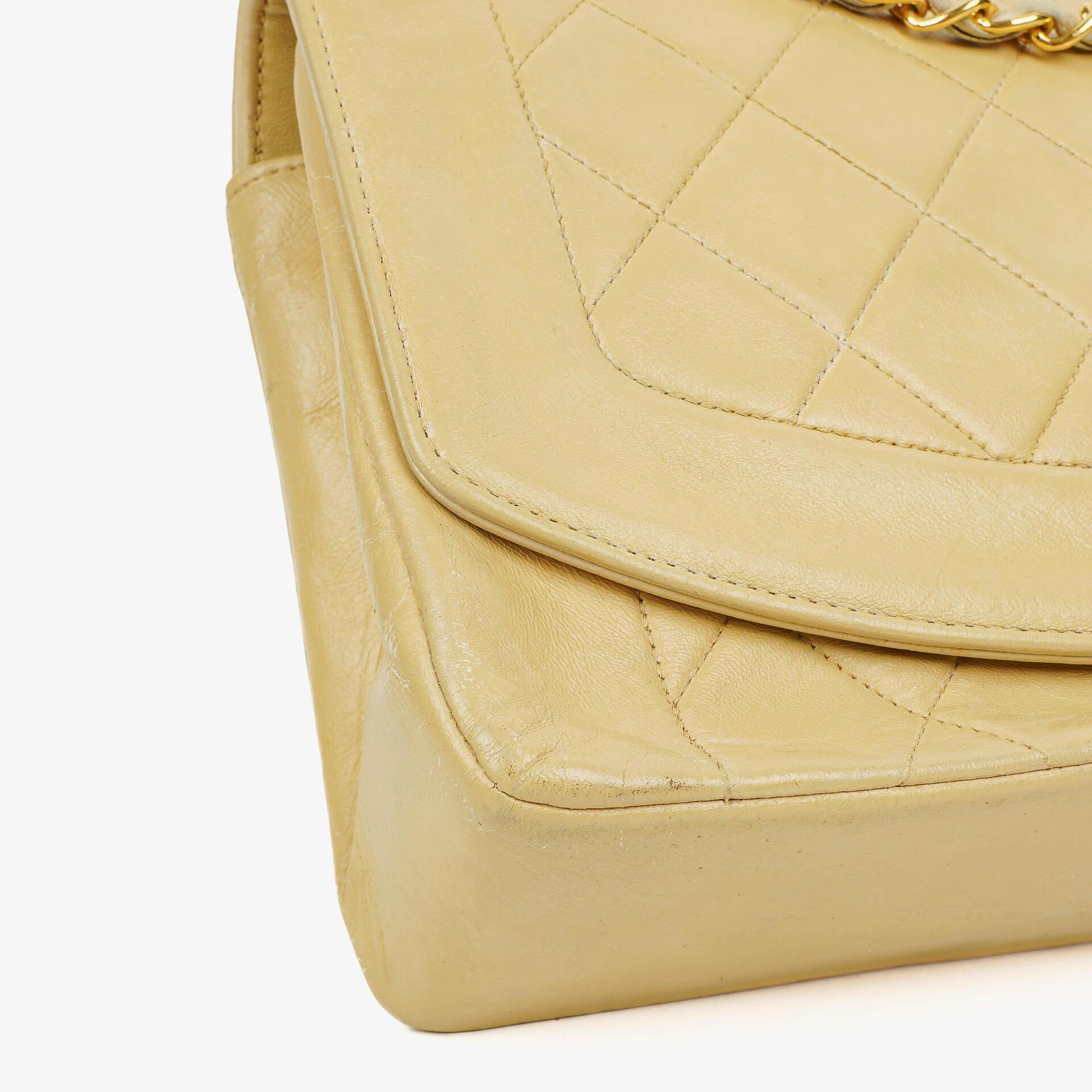 Chanel Half Moon Flap Tasche aus beigem gestepptem Lammleder mit 24K vergoldeten Beschlägen