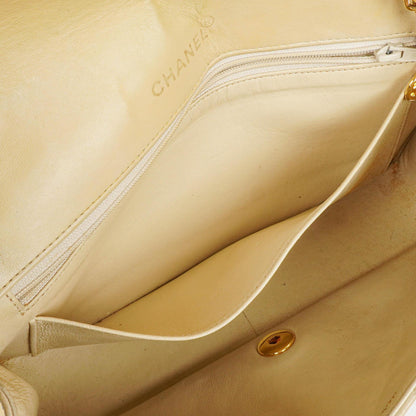 Chanel Half Moon Flap Tasche aus beigem gestepptem Lammleder mit 24K vergoldeten Beschlägen