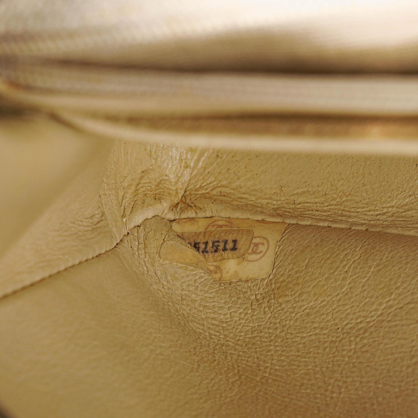 Chanel Half Moon Flap Tasche aus beigem gestepptem Lammleder mit 24K vergoldeten Beschlägen