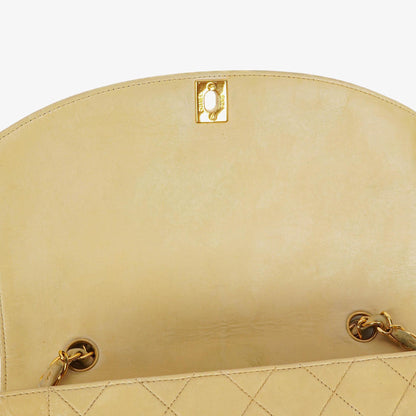 Chanel Half Moon Flap Tasche aus beigem gestepptem Lammleder mit 24K vergoldeten Beschlägen