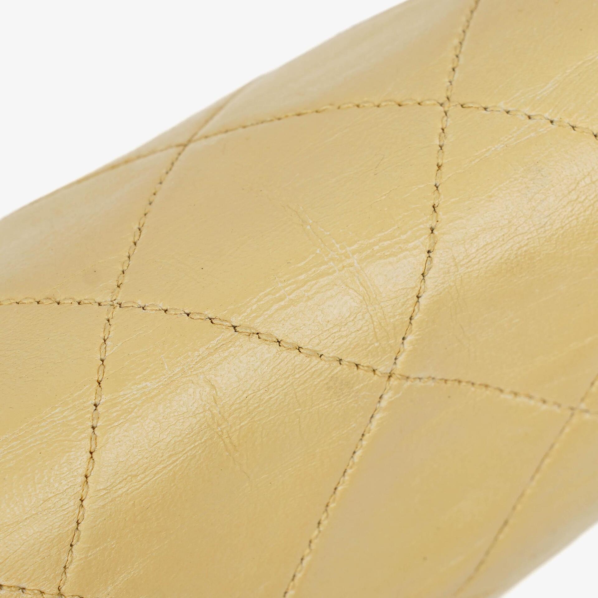 Chanel Half Moon Flap Tasche aus beigem gestepptem Lammleder mit 24K vergoldeten Beschlägen