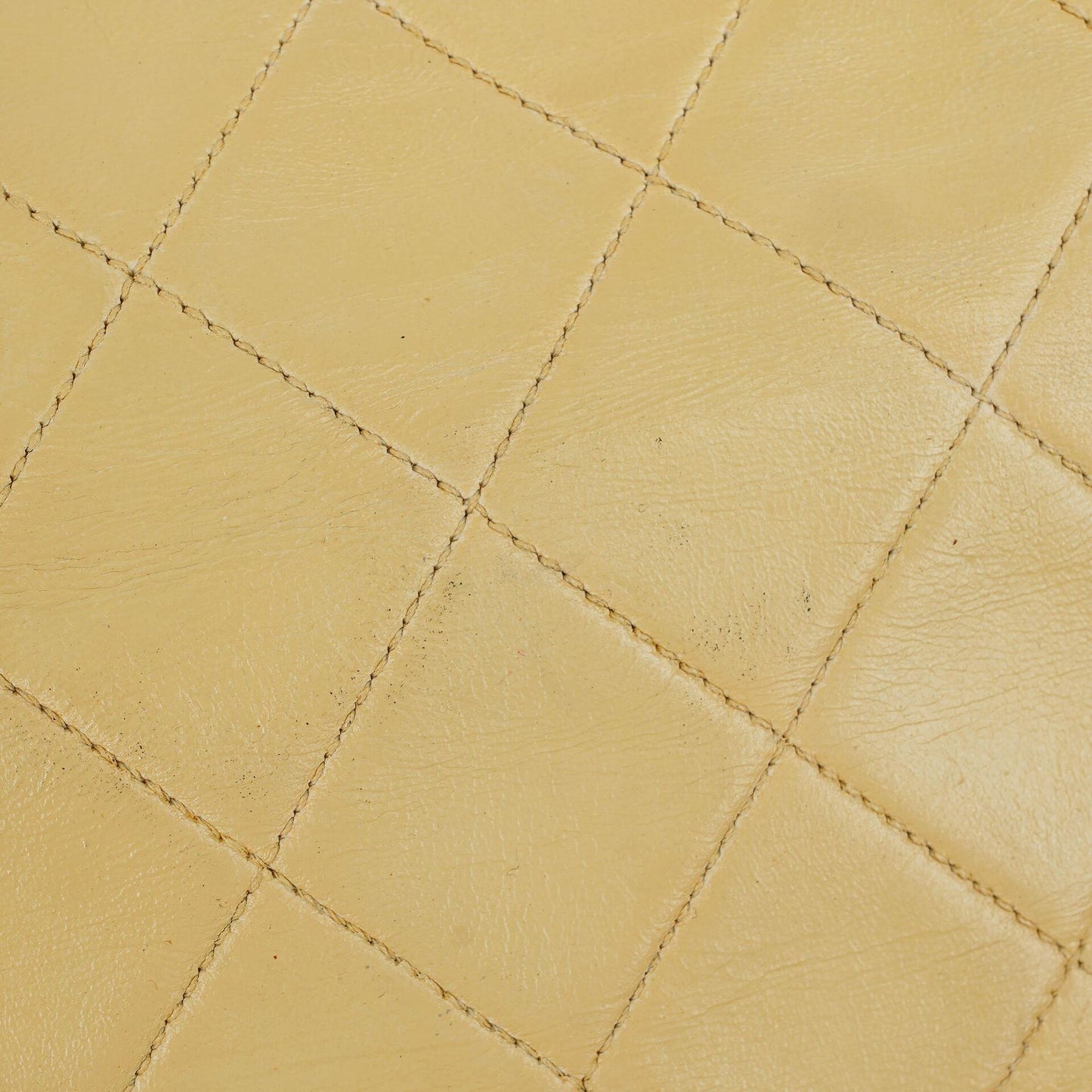 Chanel Half Moon Flap Tasche aus beigem gestepptem Lammleder mit 24K vergoldeten Beschlägen