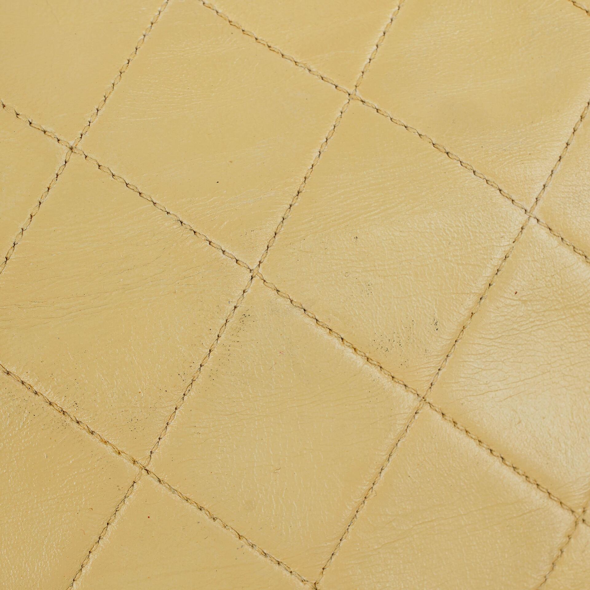 Chanel Half Moon Flap Tasche aus beigem gestepptem Lammleder mit 24K vergoldeten Beschlägen