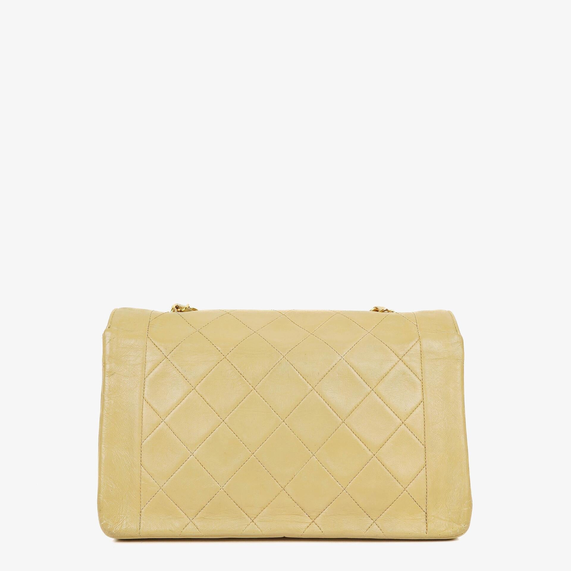Chanel Half Moon Flap Tasche aus beigem gestepptem Lammleder mit 24K vergoldeten Beschlägen