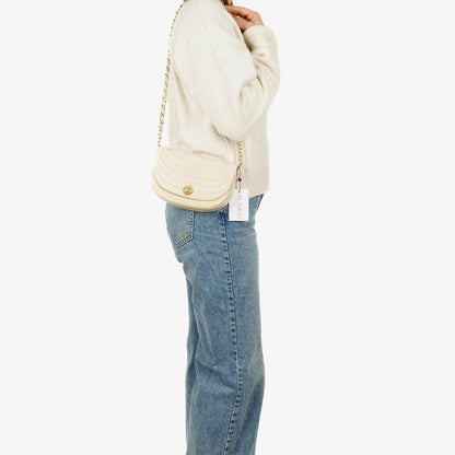 Chanel Halbmond Flap Bag aus beigem gestepptem Lammleder