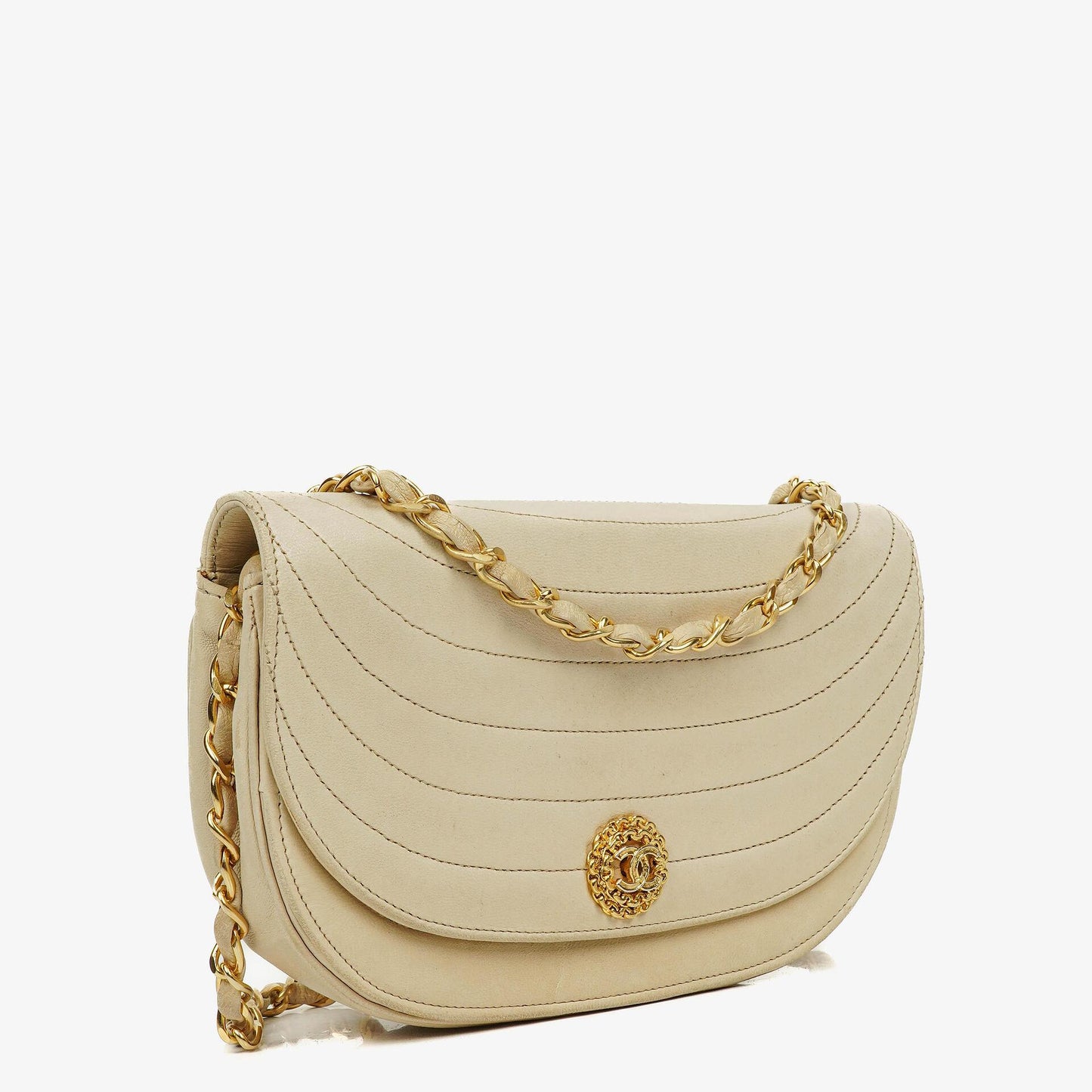 Chanel Halbmond Flap Bag aus beigem gestepptem Lammleder