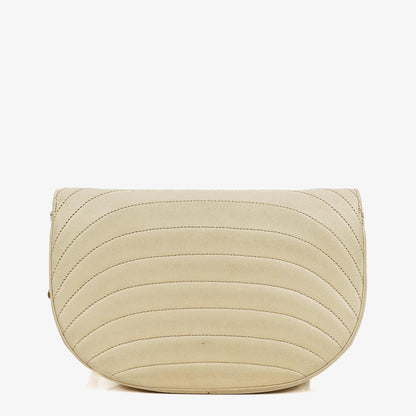 Chanel Halbmond Flap Bag aus beigem gestepptem Lammleder