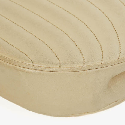 Chanel Halbmond Flap Bag aus beigem gestepptem Lammleder