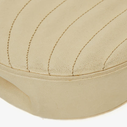 Chanel Halbmond Flap Bag aus beigem gestepptem Lammleder