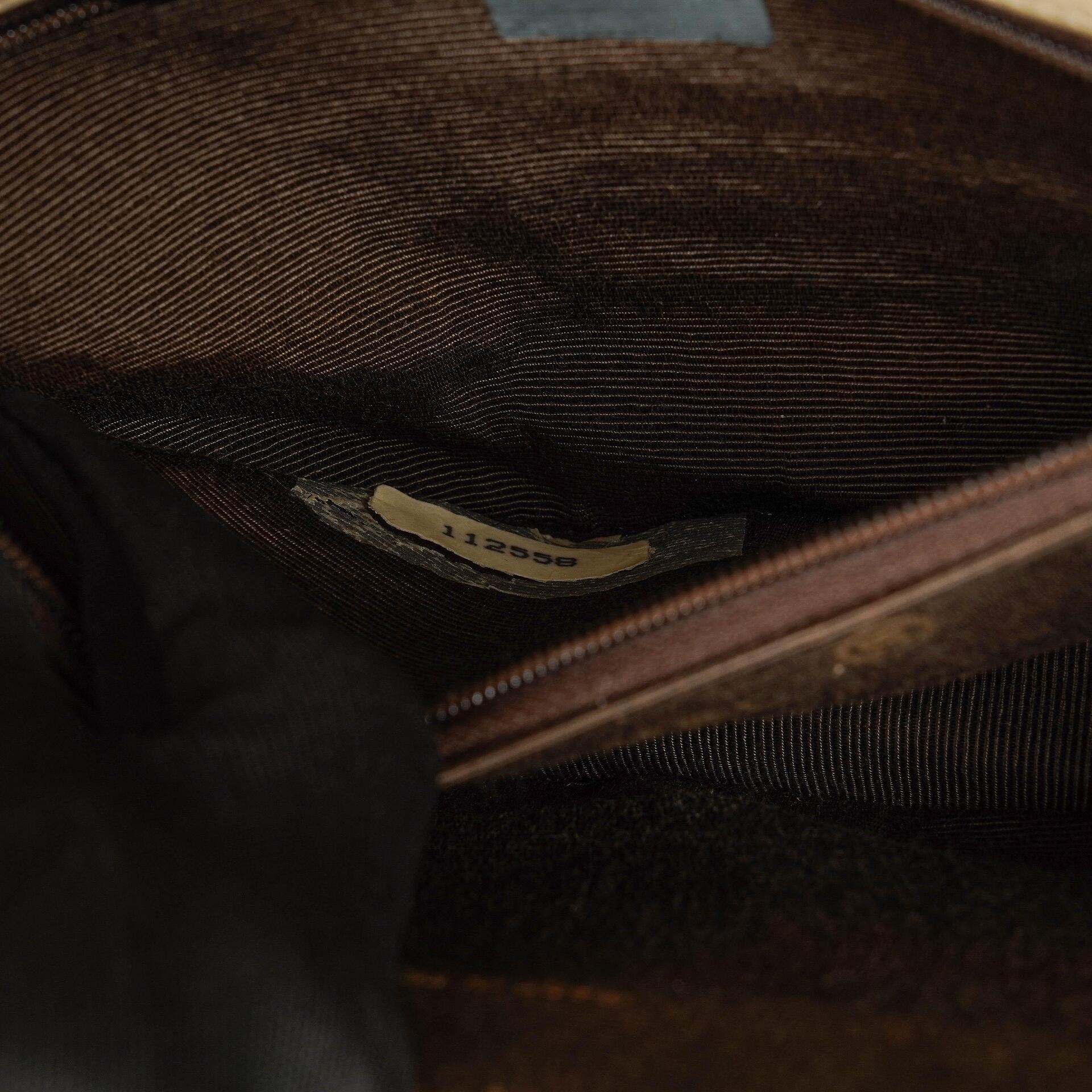 Chanel Halbmond Flap Bag aus beigem gestepptem Lammleder
