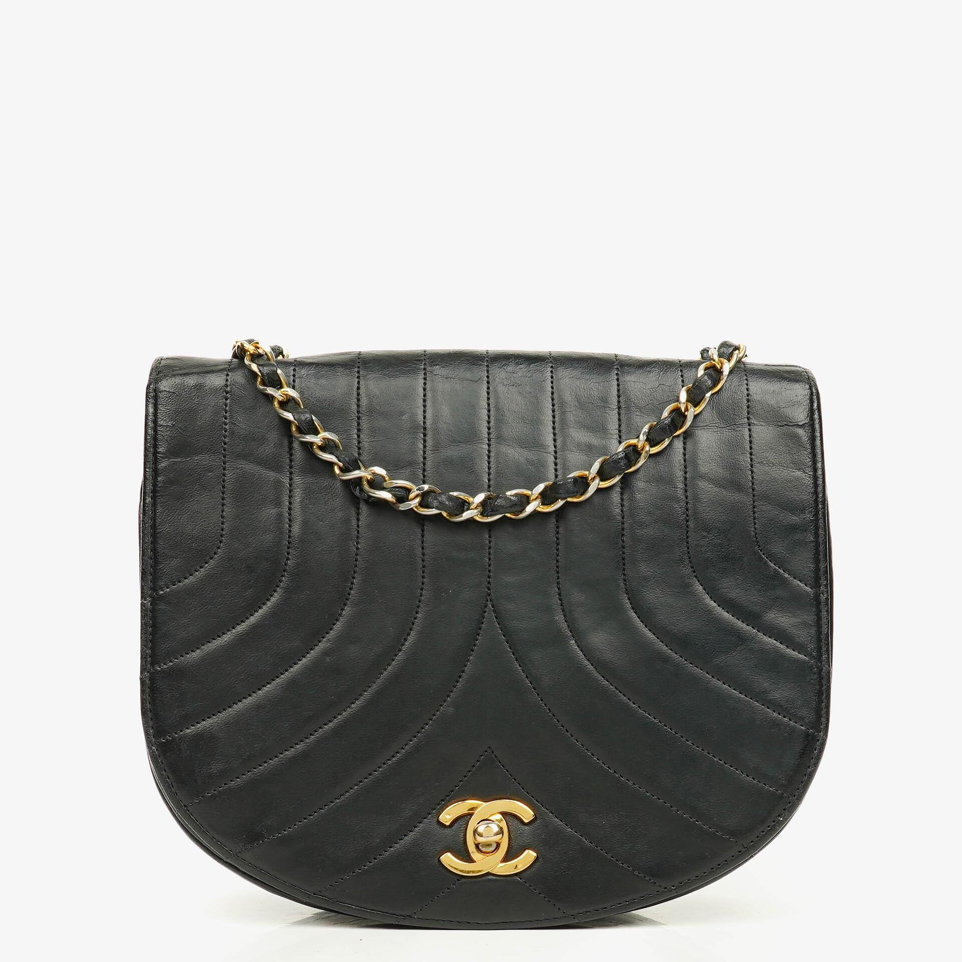 Chanel Halbmond Tasche aus gestepptem Lammleder in Schwarz mit 24K-vergoldeten Beschlägen