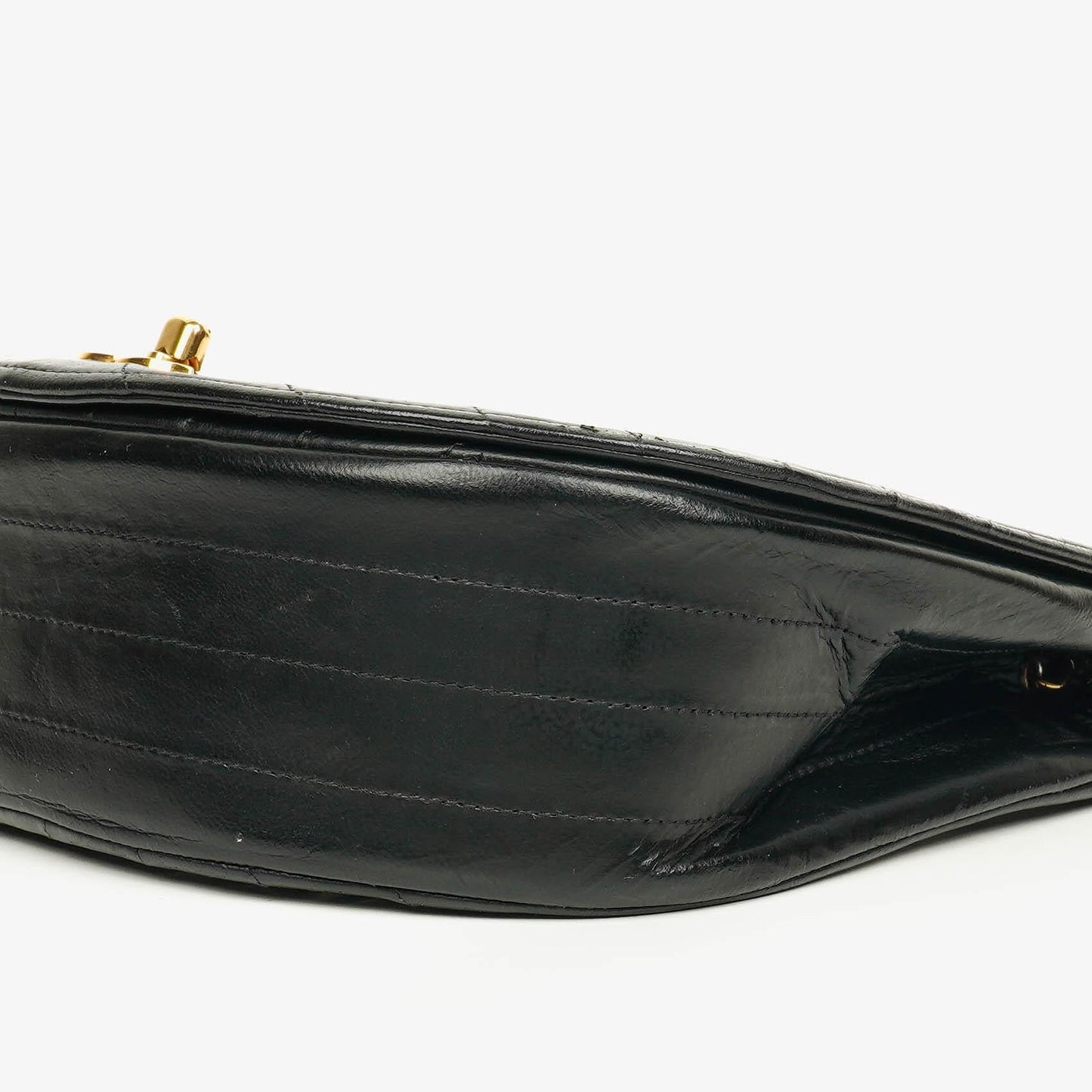 Chanel Halbmond Tasche aus gestepptem Lammleder in Schwarz mit 24K-vergoldeten Beschlägen
