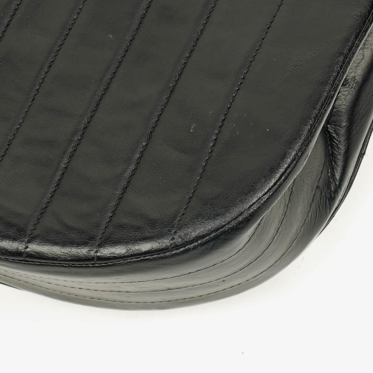Chanel Halbmond Tasche aus gestepptem Lammleder in Schwarz mit 24K-vergoldeten Beschlägen