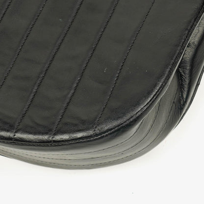 Chanel Halbmond Tasche aus gestepptem Lammleder in Schwarz mit 24K-vergoldeten Beschlägen