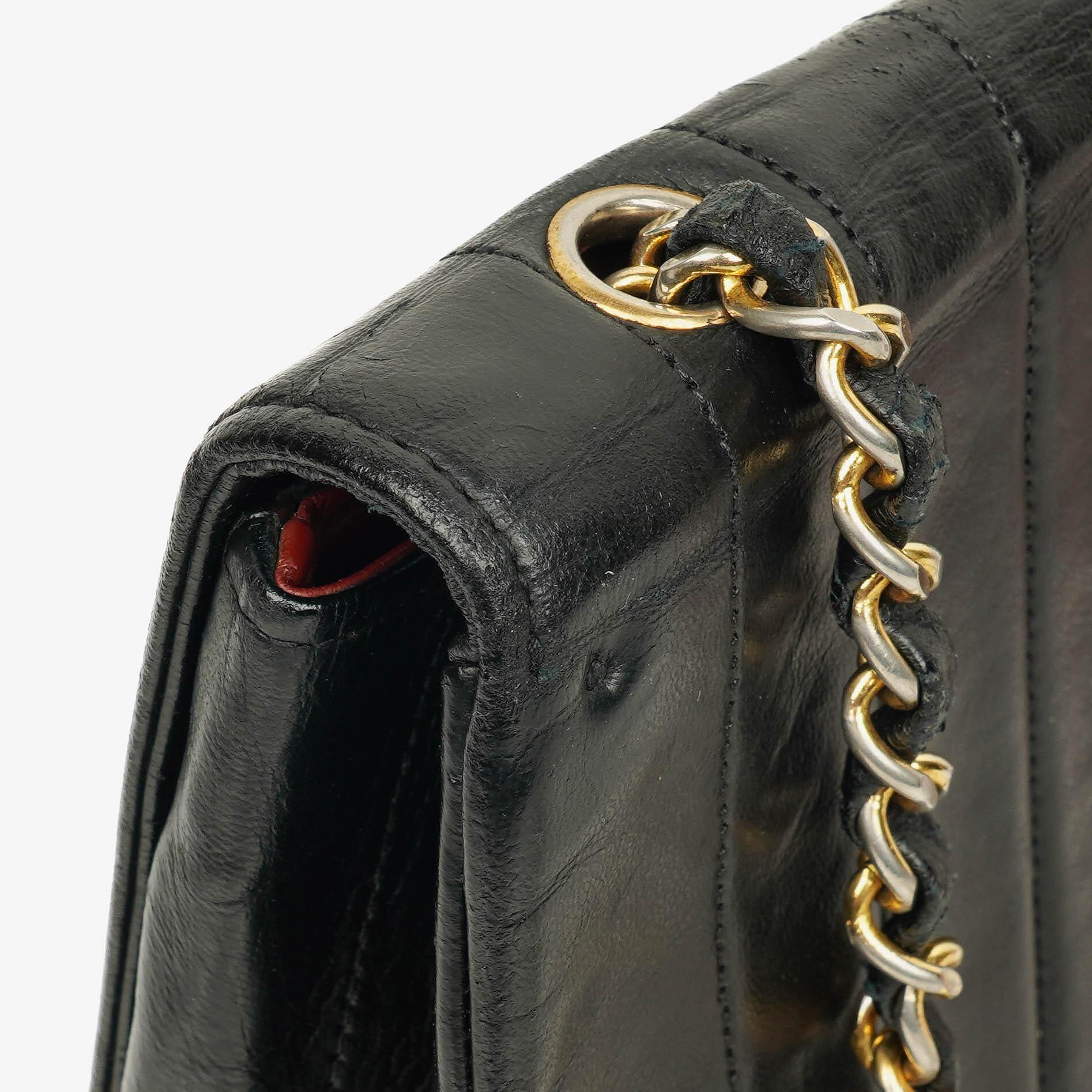 Chanel Halbmond Tasche aus gestepptem Lammleder in Schwarz mit 24K-vergoldeten Beschlägen