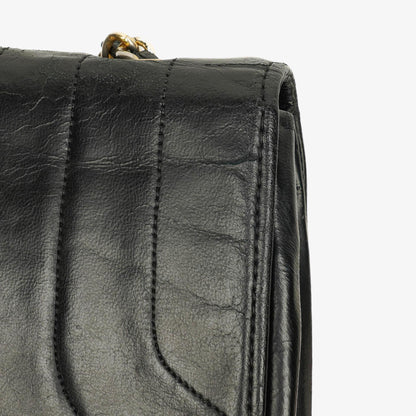 Chanel Halbmond Tasche aus gestepptem Lammleder in Schwarz mit 24K-vergoldeten Beschlägen