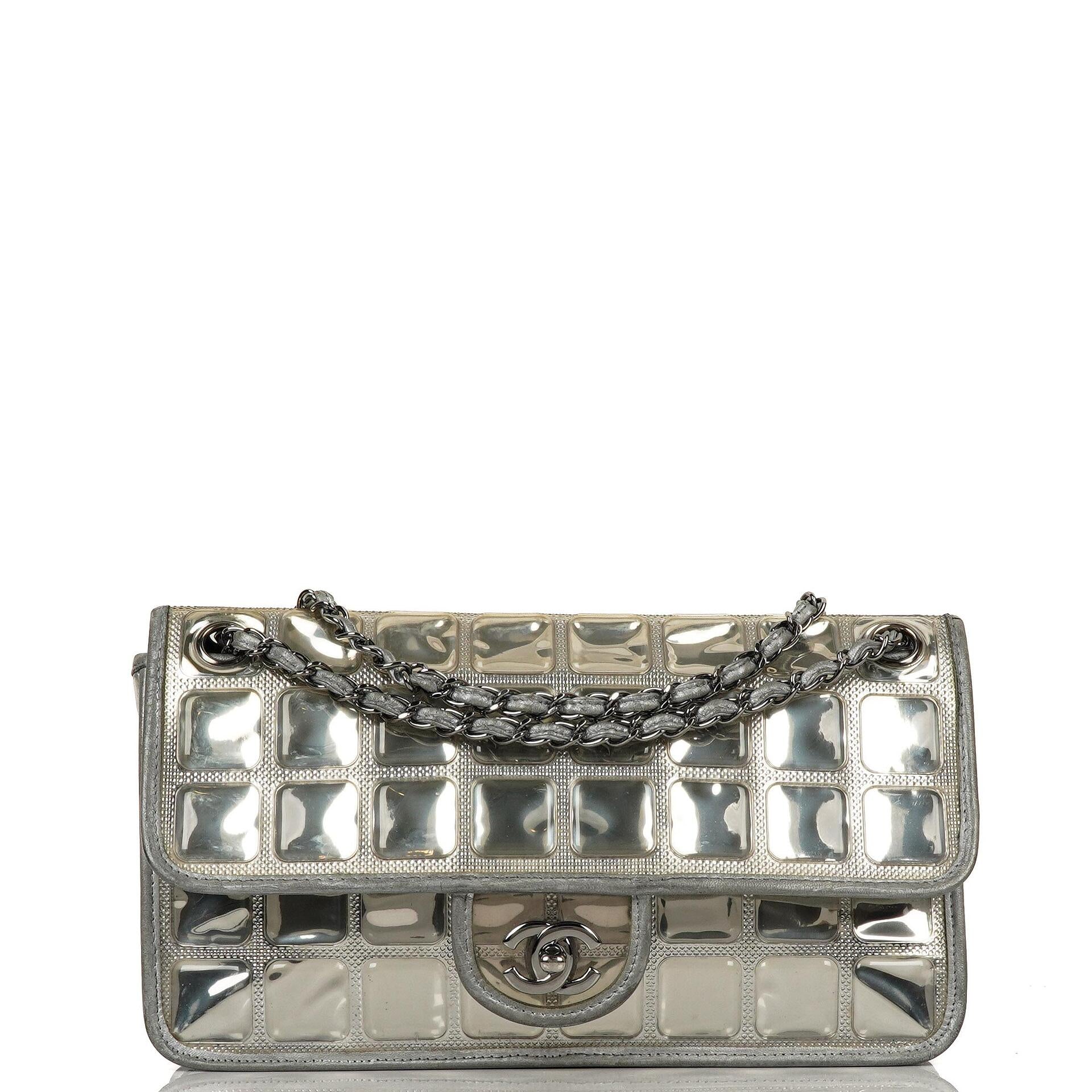 Chanel Ice Cube Flap Bag aus verspiegeltem Vinyl und silbernem Metallic-Leder mit silberfarbener Hardware