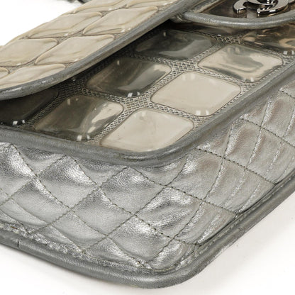 Chanel Ice Cube Flap Bag aus verspiegeltem Vinyl und silbernem Metallic-Leder mit silberfarbener Hardware