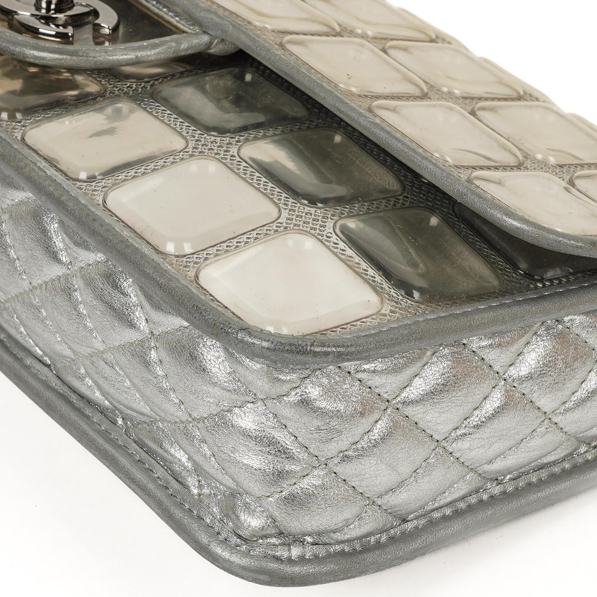 Chanel Ice Cube Flap Bag aus verspiegeltem Vinyl und silbernem Metallic-Leder mit silberfarbener Hardware
