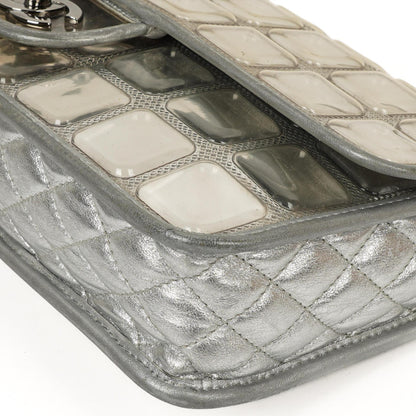 Chanel Ice Cube Flap Bag aus verspiegeltem Vinyl und silbernem Metallic-Leder mit silberfarbener Hardware