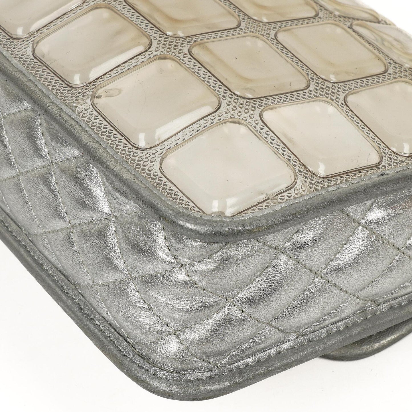 Chanel Ice Cube Flap Bag aus verspiegeltem Vinyl und silbernem Metallic-Leder mit silberfarbener Hardware