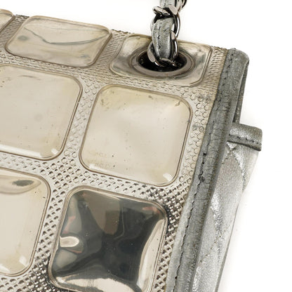 Chanel Ice Cube Flap Bag aus verspiegeltem Vinyl und silbernem Metallic-Leder mit silberfarbener Hardware