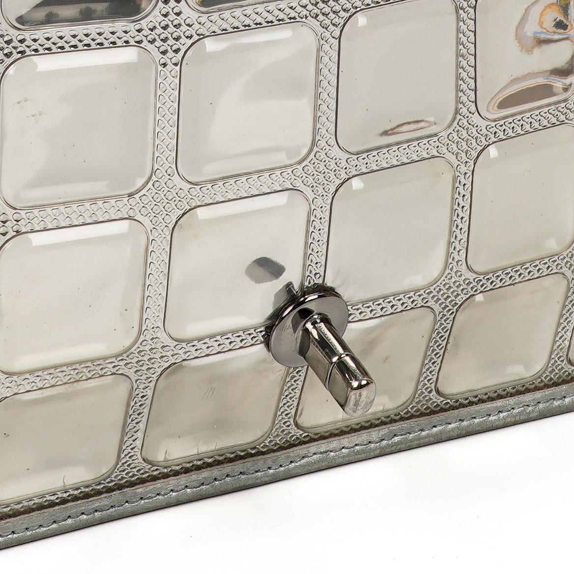Chanel Ice Cube Flap Bag aus verspiegeltem Vinyl und silbernem Metallic-Leder mit silberfarbener Hardware