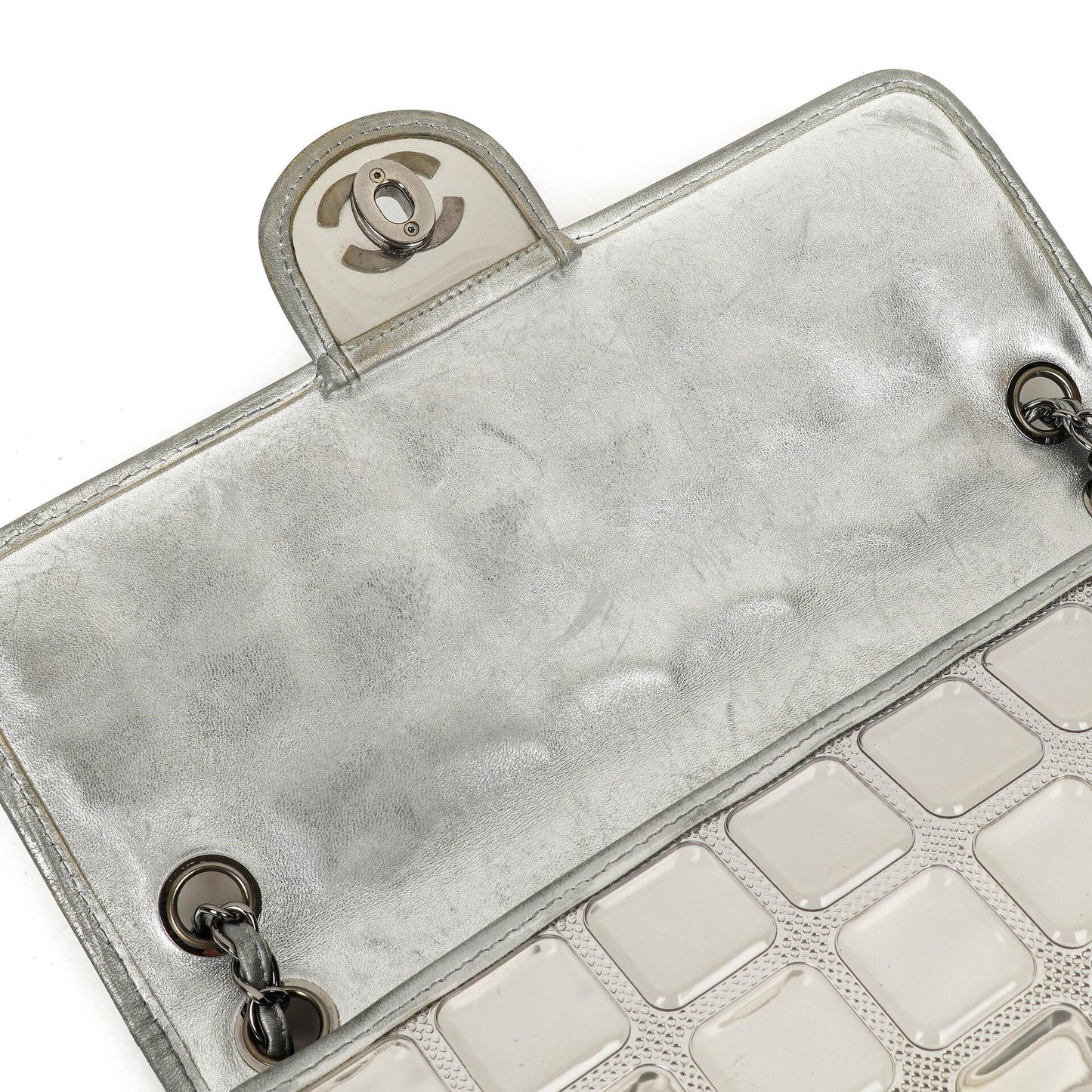 Chanel Ice Cube Flap Bag aus verspiegeltem Vinyl und silbernem Metallic-Leder mit silberfarbener Hardware